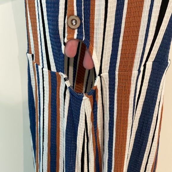 Jumpsuit Romper with peek a boo tummy - Picture 6 of 7